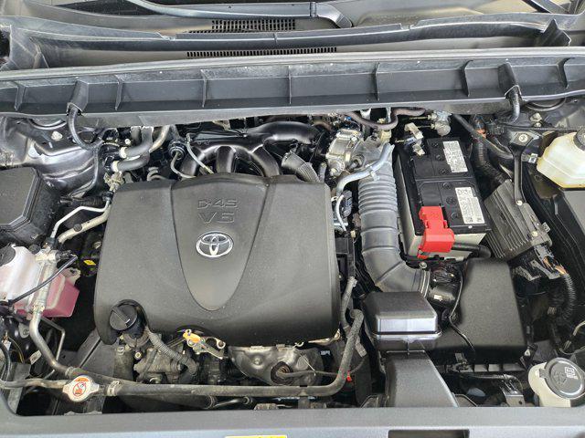 used 2022 Toyota Highlander car, priced at $36,999