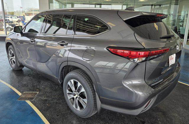 used 2022 Toyota Highlander car, priced at $36,999