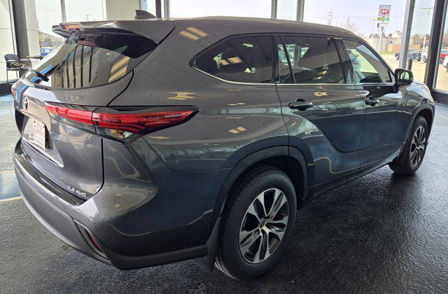 used 2022 Toyota Highlander car, priced at $36,999