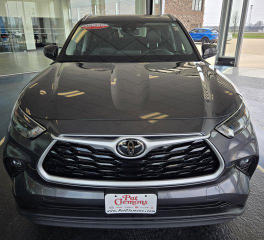 used 2022 Toyota Highlander car, priced at $36,999