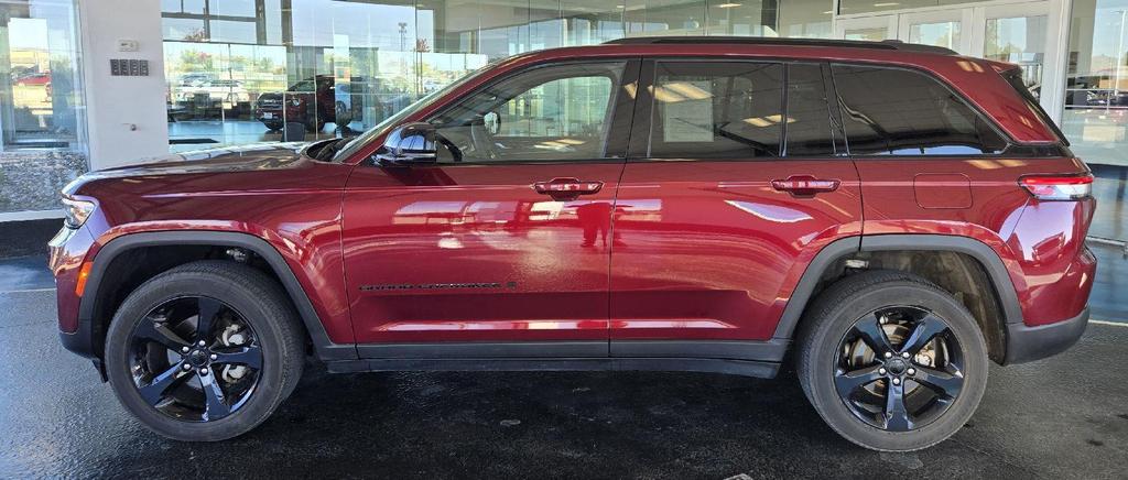 used 2023 Jeep Grand Cherokee car, priced at $31,999