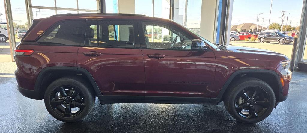 used 2023 Jeep Grand Cherokee car, priced at $31,999