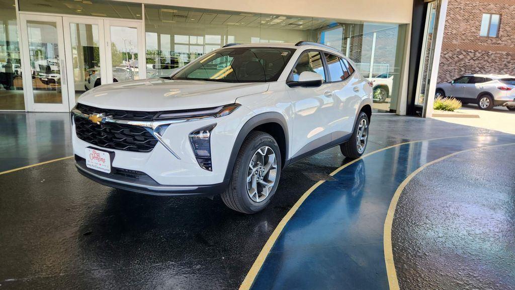 new 2025 Chevrolet Trax car, priced at $24,899