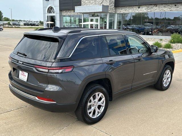 used 2022 Jeep Grand Cherokee car, priced at $37,999