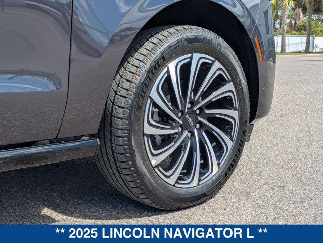 used 2025 Lincoln Navigator car, priced at $115,500