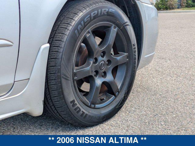 used 2006 Nissan Altima car, priced at $3,000