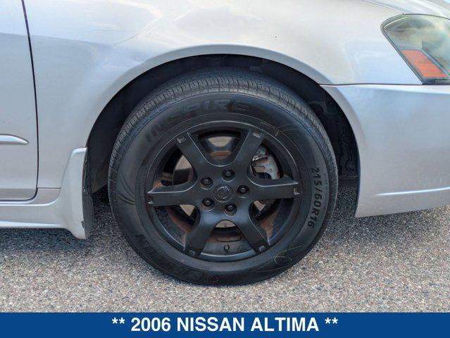used 2006 Nissan Altima car, priced at $3,000