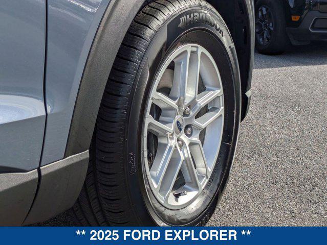 new 2025 Ford Explorer car, priced at $40,400