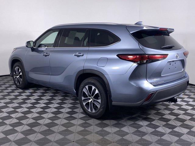 used 2020 Toyota Highlander car, priced at $31,990