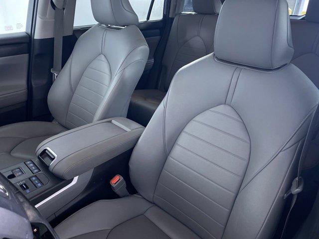 used 2020 Toyota Highlander car, priced at $31,990