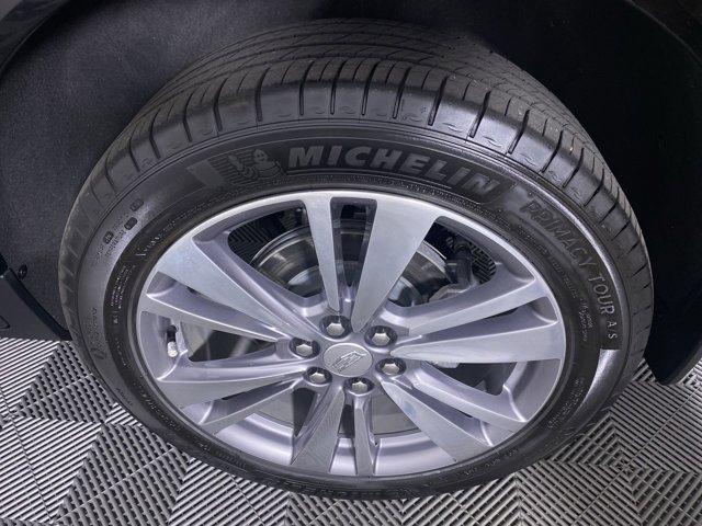 used 2024 Cadillac XT5 car, priced at $40,990