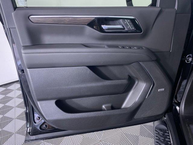 new 2025 Chevrolet Suburban car, priced at $81,179