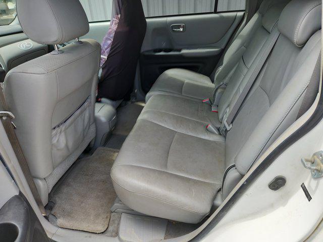 used 2006 Toyota Highlander car, priced at $2,999
