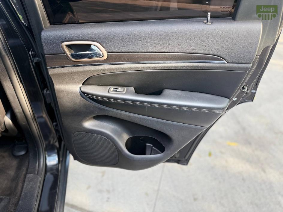 used 2016 Jeep Grand Cherokee car, priced at $13,666