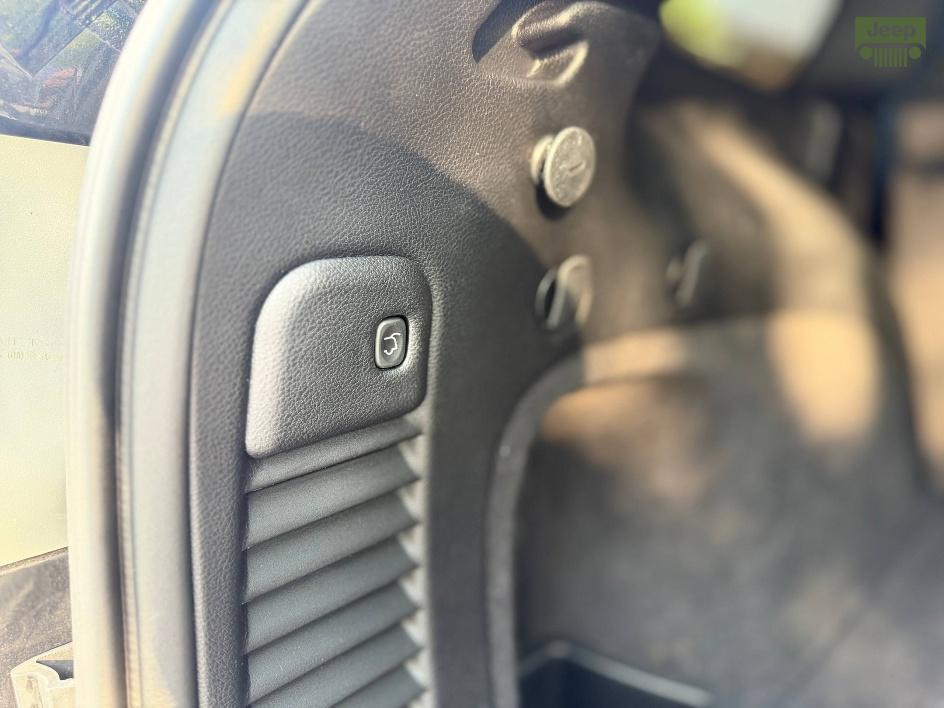 used 2016 Jeep Grand Cherokee car, priced at $13,666