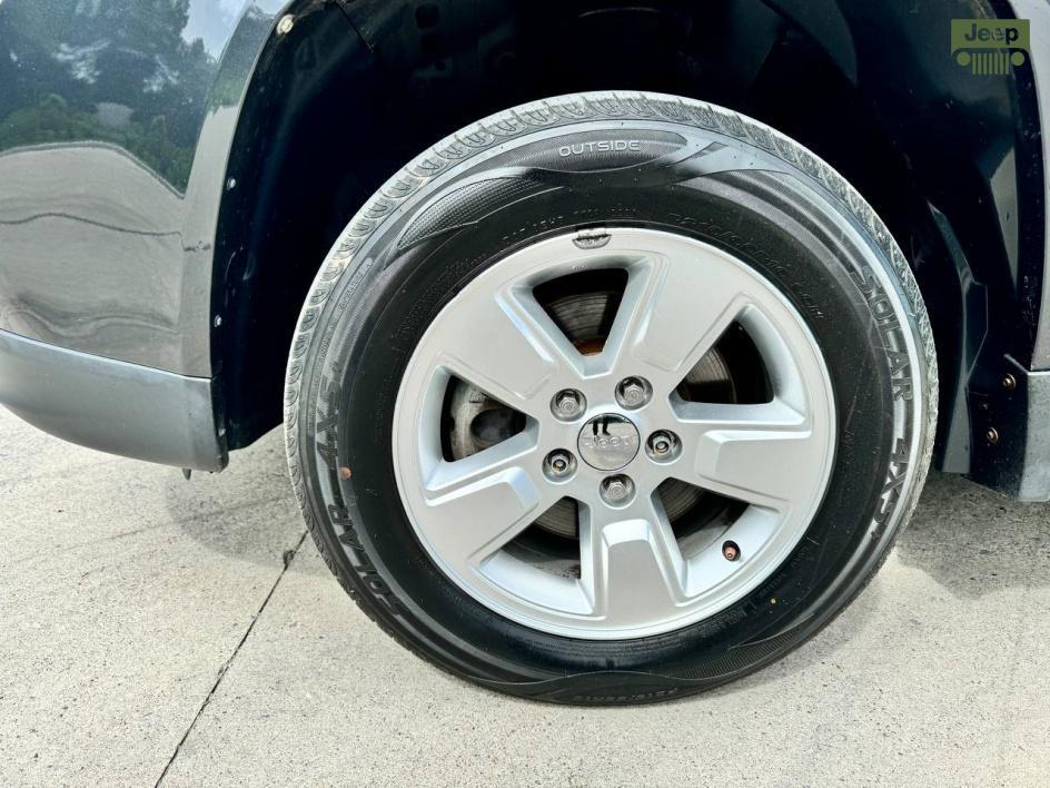used 2014 Jeep Compass car, priced at $5,555