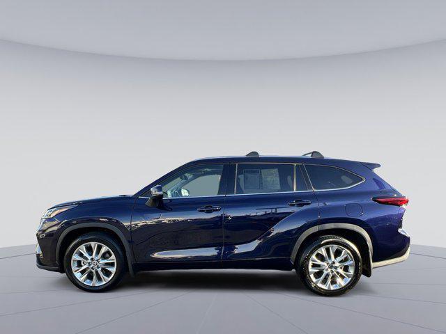 used 2022 Toyota Highlander car, priced at $35,750