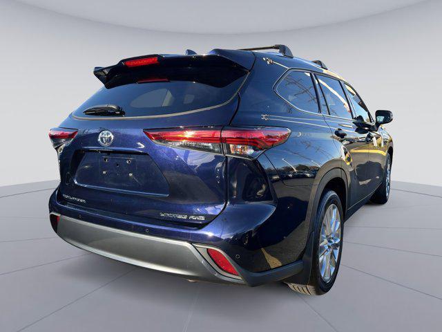 used 2022 Toyota Highlander car, priced at $35,750