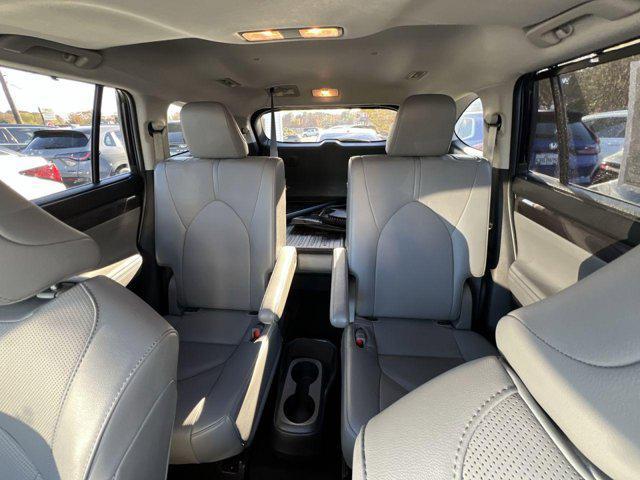 used 2022 Toyota Highlander car, priced at $35,750