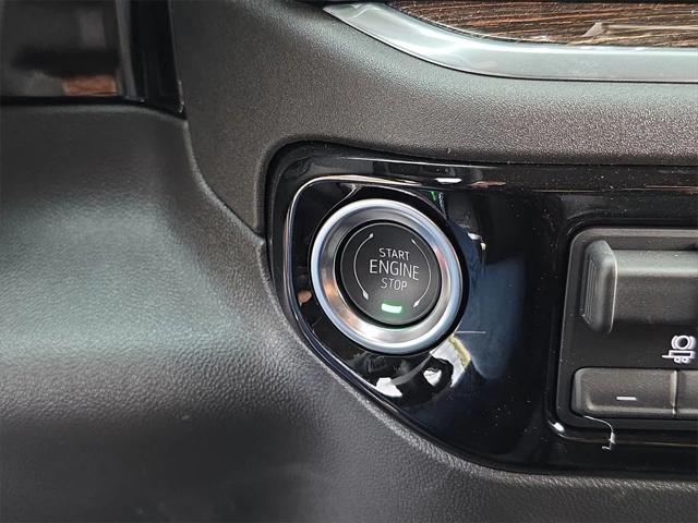 new 2025 GMC Sierra 1500 car, priced at $43,119