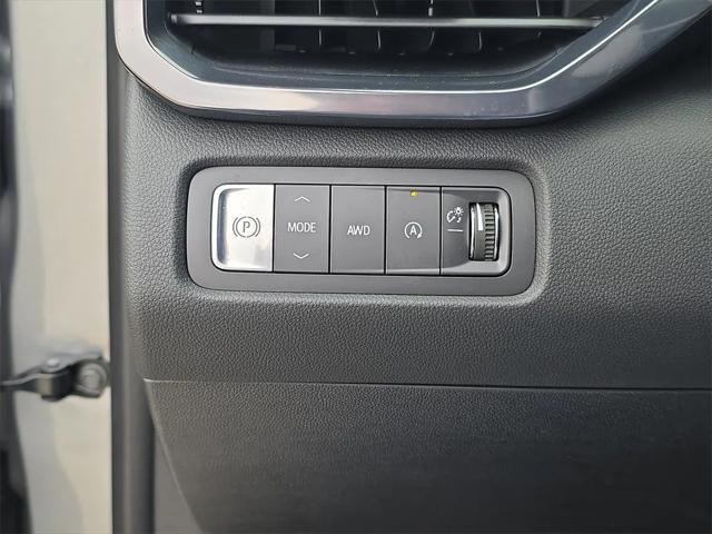 new 2025 GMC Acadia car, priced at $48,366