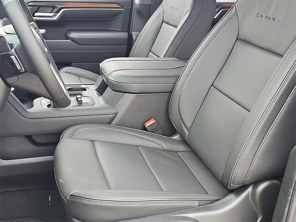 new 2025 GMC Sierra 1500 car, priced at $64,283