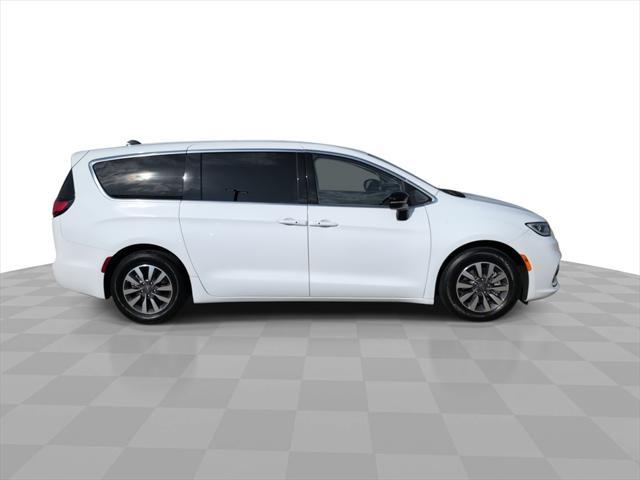 used 2024 Chrysler Pacifica Hybrid car, priced at $27,364