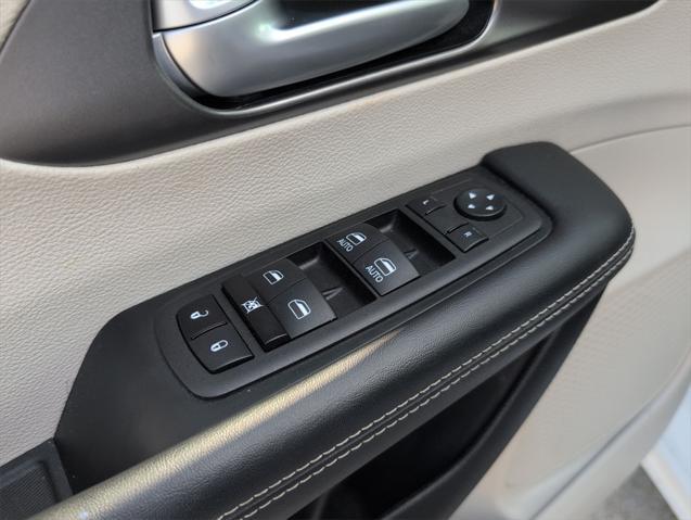 used 2024 Chrysler Pacifica Hybrid car, priced at $27,364