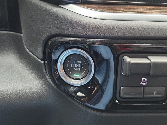 new 2025 GMC Sierra 1500 car, priced at $43,119