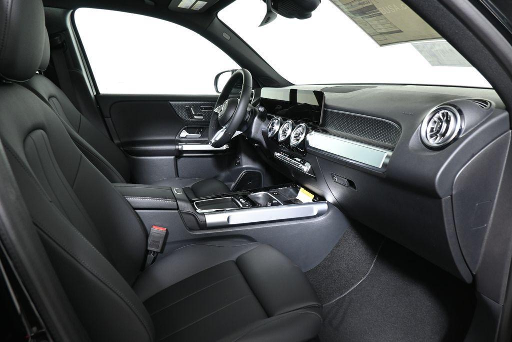 new 2025 Mercedes-Benz GLB 250 car, priced at $52,135