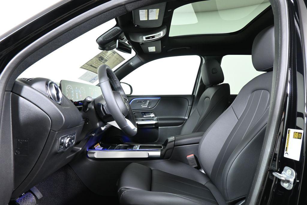 new 2025 Mercedes-Benz GLB 250 car, priced at $52,135