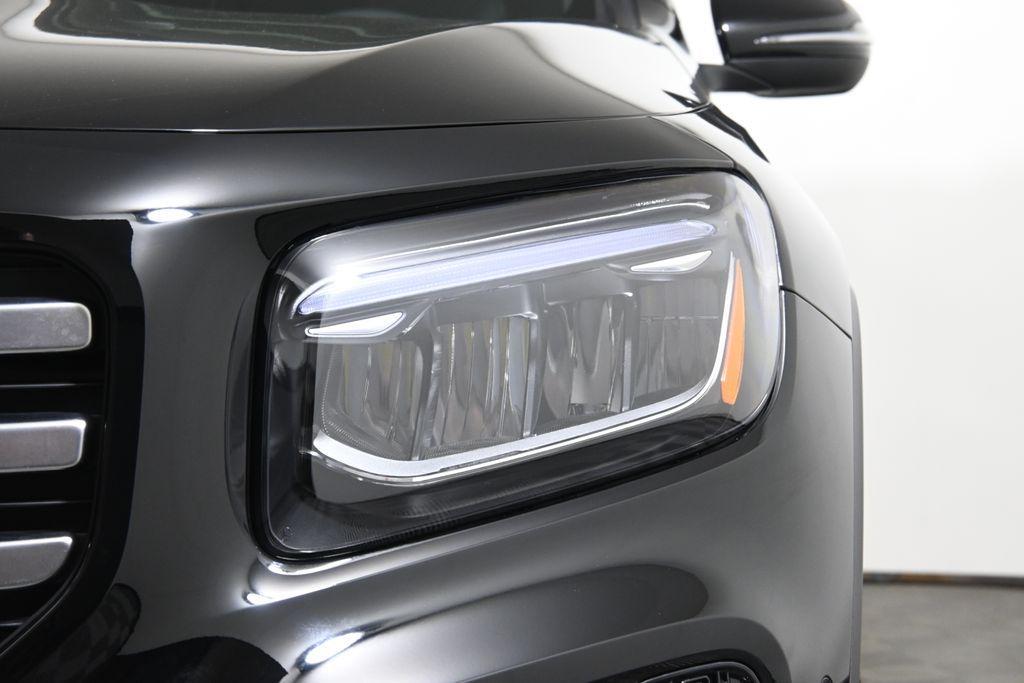 new 2025 Mercedes-Benz GLB 250 car, priced at $52,135