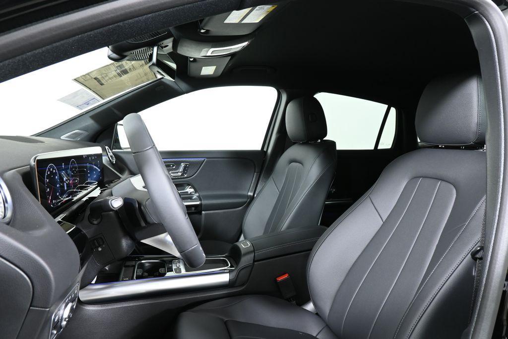 new 2025 Mercedes-Benz GLA 250 car, priced at $47,295