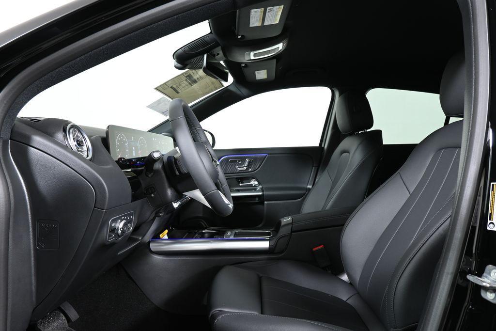 new 2025 Mercedes-Benz GLA 250 car, priced at $47,295