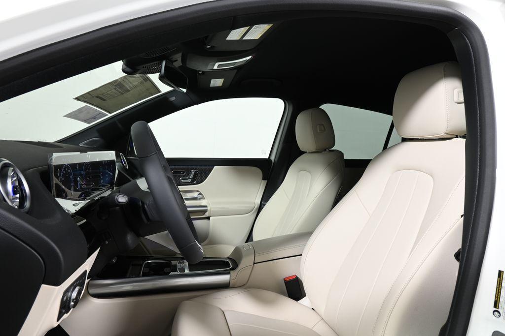 new 2025 Mercedes-Benz GLA 250 car, priced at $47,295
