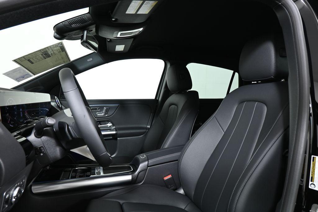 new 2025 Mercedes-Benz GLA 250 car, priced at $47,295