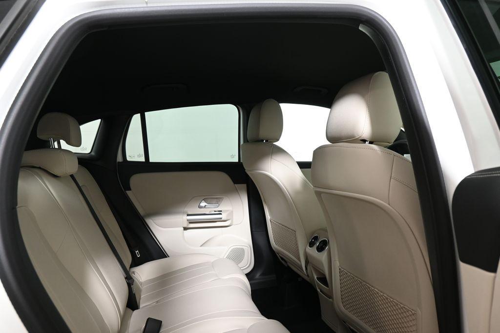 new 2025 Mercedes-Benz GLA 250 car, priced at $47,295
