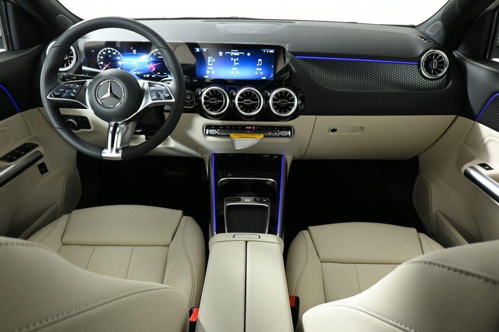 new 2025 Mercedes-Benz GLA 250 car, priced at $47,295
