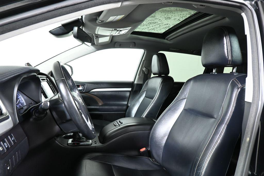 used 2018 Toyota Highlander car, priced at $17,895