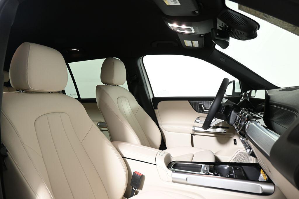 new 2025 Mercedes-Benz GLB 250 car, priced at $46,550