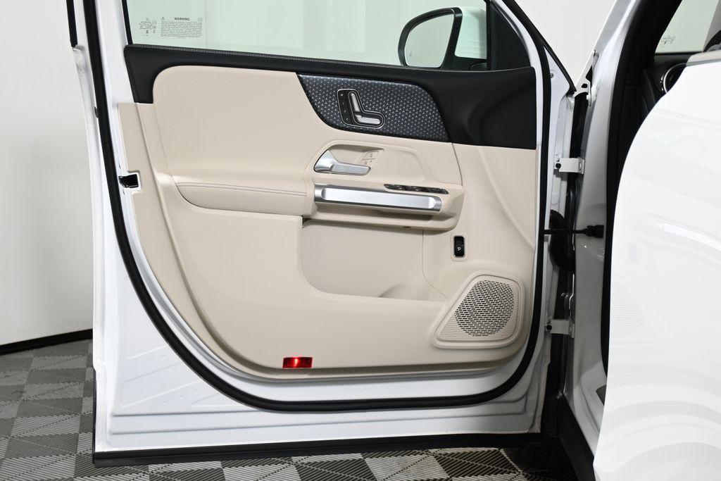 new 2025 Mercedes-Benz GLB 250 car, priced at $46,550