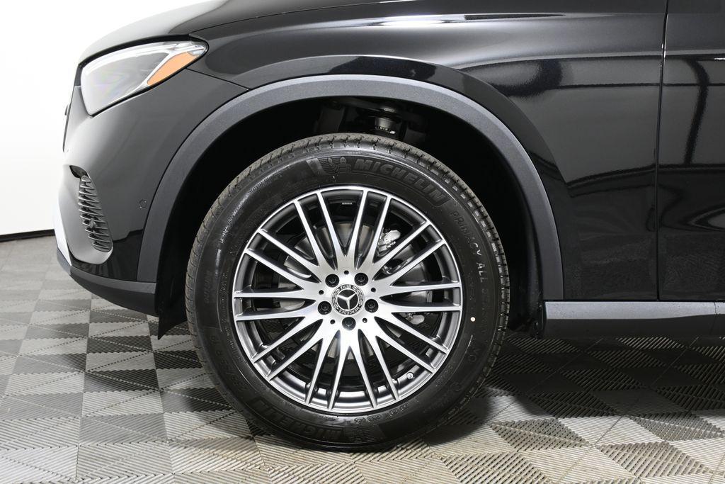 new 2025 Mercedes-Benz GLC 300 car, priced at $58,045