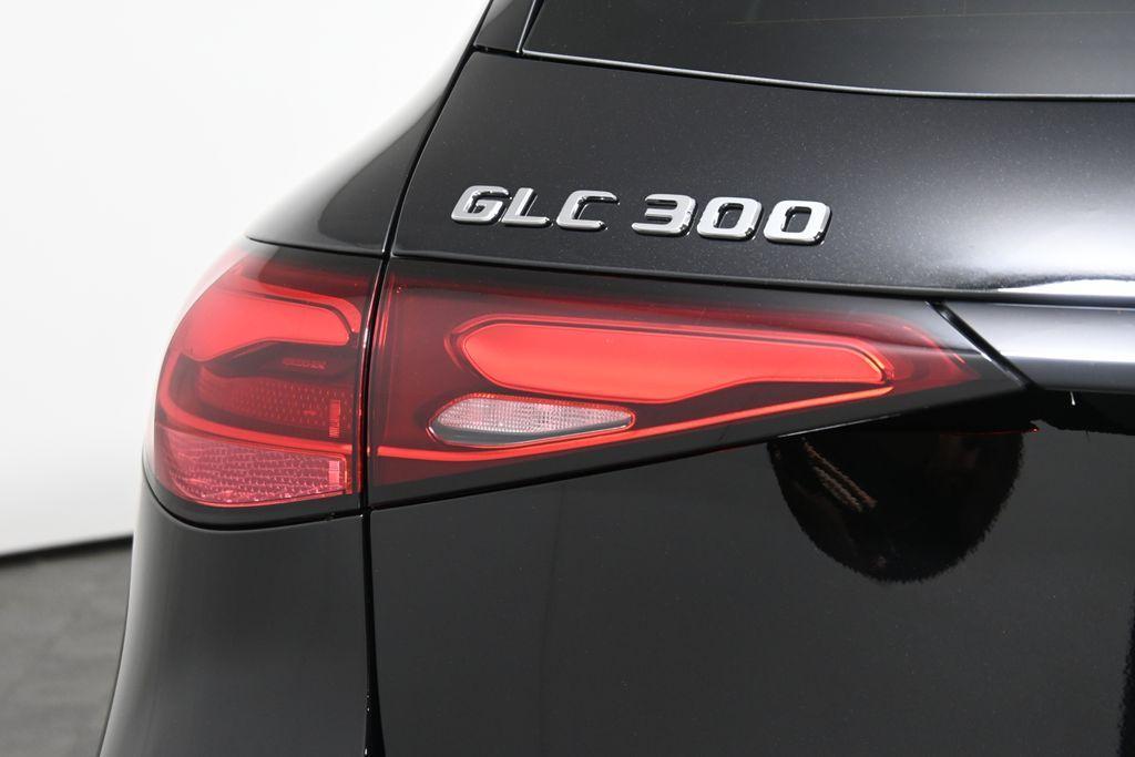 new 2025 Mercedes-Benz GLC 300 car, priced at $58,045