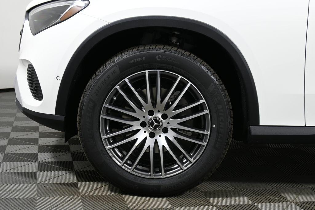 new 2025 Mercedes-Benz GLC 300 car, priced at $55,095