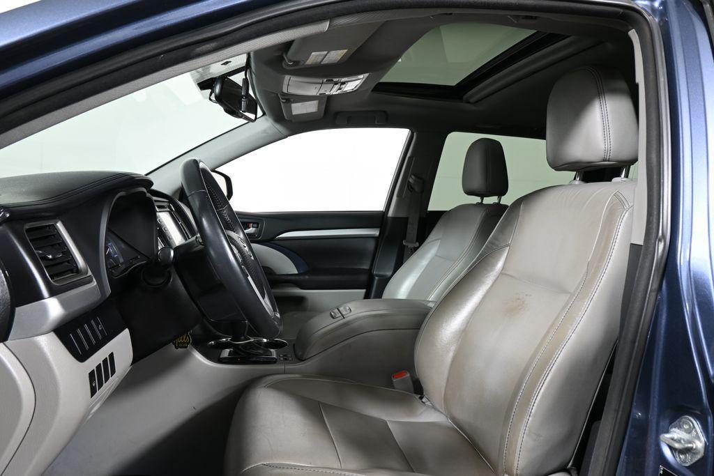 used 2016 Toyota Highlander car, priced at $13,995