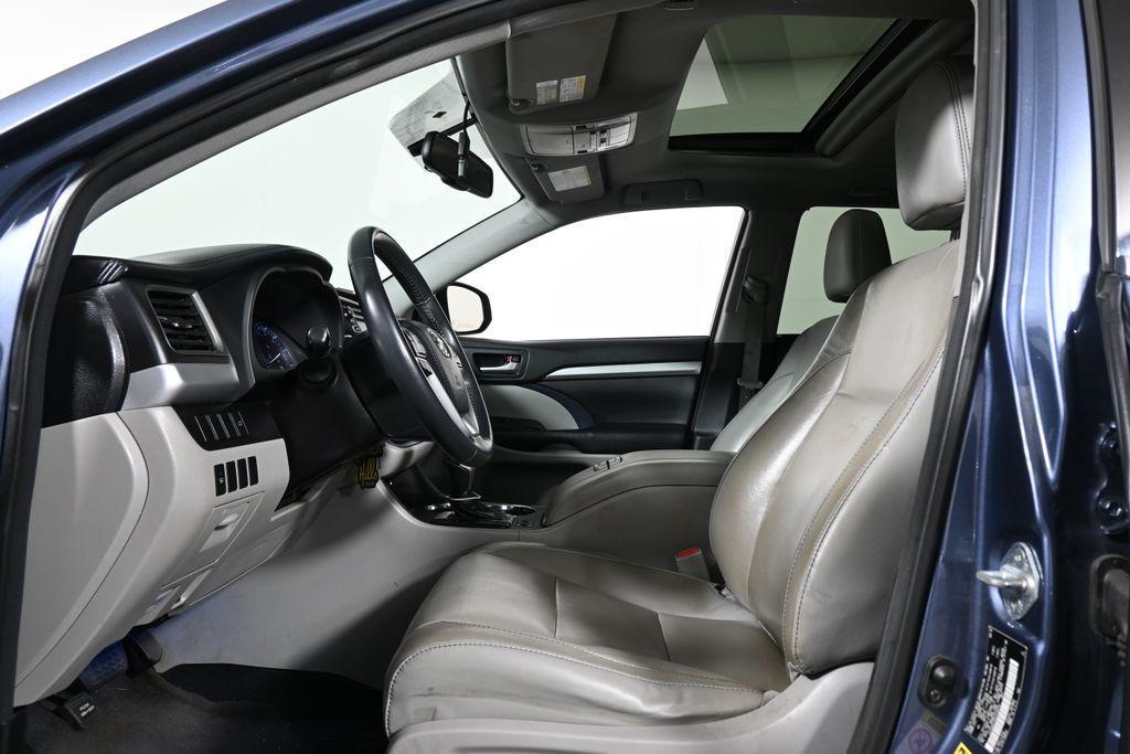 used 2016 Toyota Highlander car, priced at $13,995
