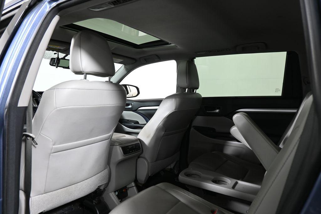 used 2016 Toyota Highlander car, priced at $13,995