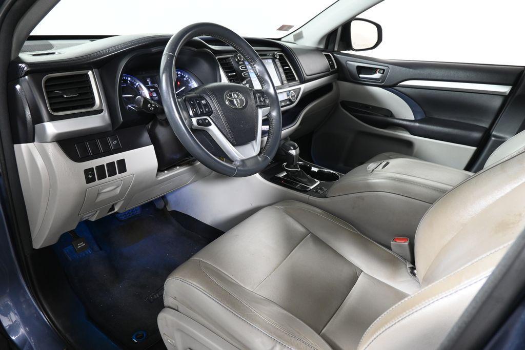 used 2016 Toyota Highlander car, priced at $13,995