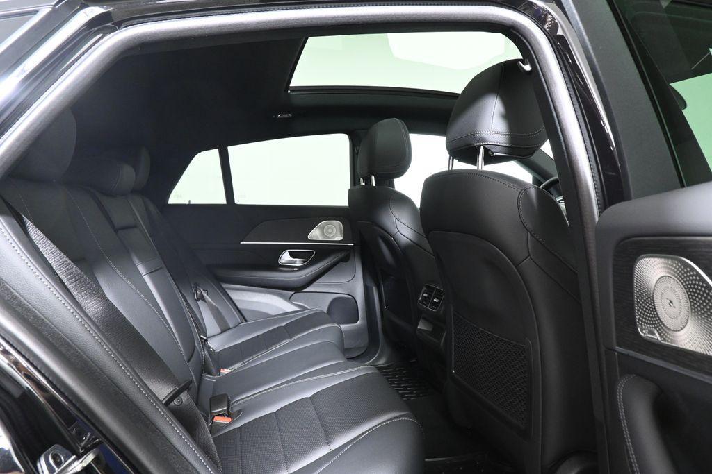 new 2025 Mercedes-Benz GLE 450 car, priced at $81,290