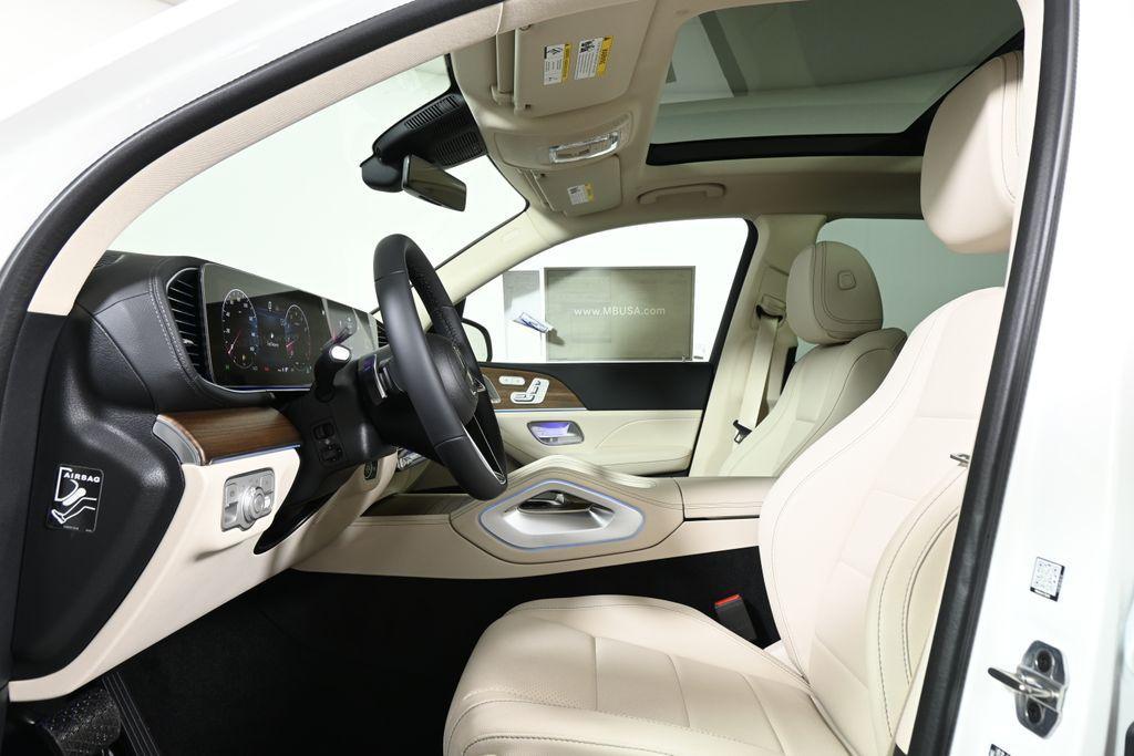 new 2025 Mercedes-Benz GLS 450 car, priced at $91,800